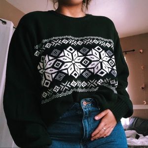 ✰GREEN THRIFTED SWEATER ✰